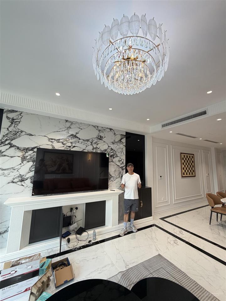 Bán nhà tái định cư việt hưng 65m 5 tầng thang máy hiện đại nội thất xịn vườn hoa trước mặt tiền