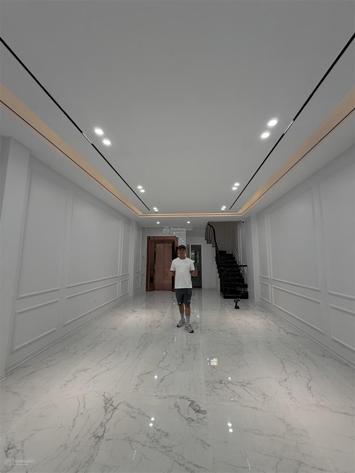 Bán nhà tái định cư việt hưng 65m 5 tầng thang máy hiện đại nội thất xịn vườn hoa trước mặt tiền