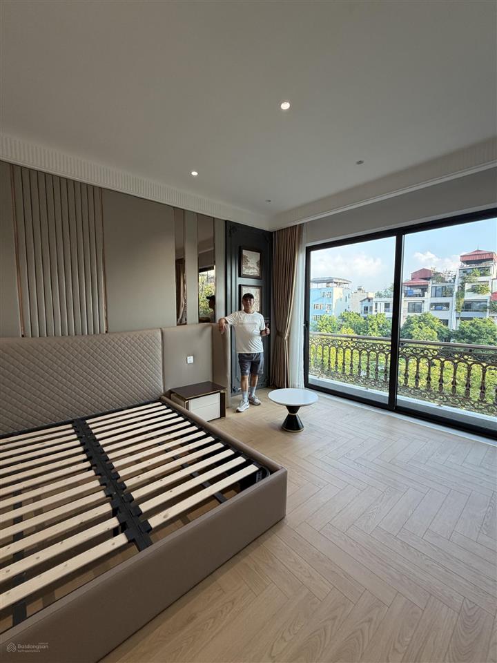Bán nhà tái định cư việt hưng 65m 5 tầng thang máy hiện đại nội thất xịn vườn hoa trước mặt tiền