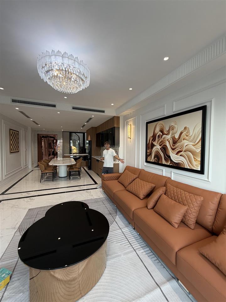 Bán nhà tái định cư việt hưng 65m 5 tầng thang máy hiện đại nội thất xịn vườn hoa trước mặt tiền