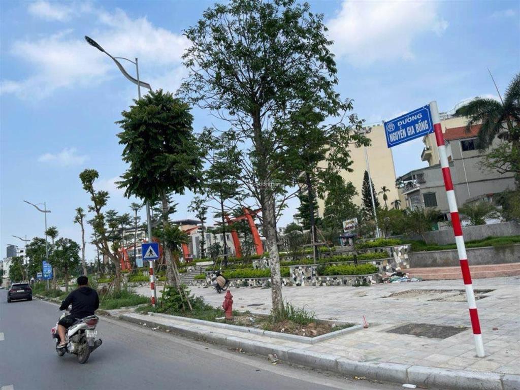 Bán đất mặt phố nguyễn gia bồng ngọc thuỵ diện tích 50m mặt tiền 12m lô góc vị trí đẹp giá 19 tỷ