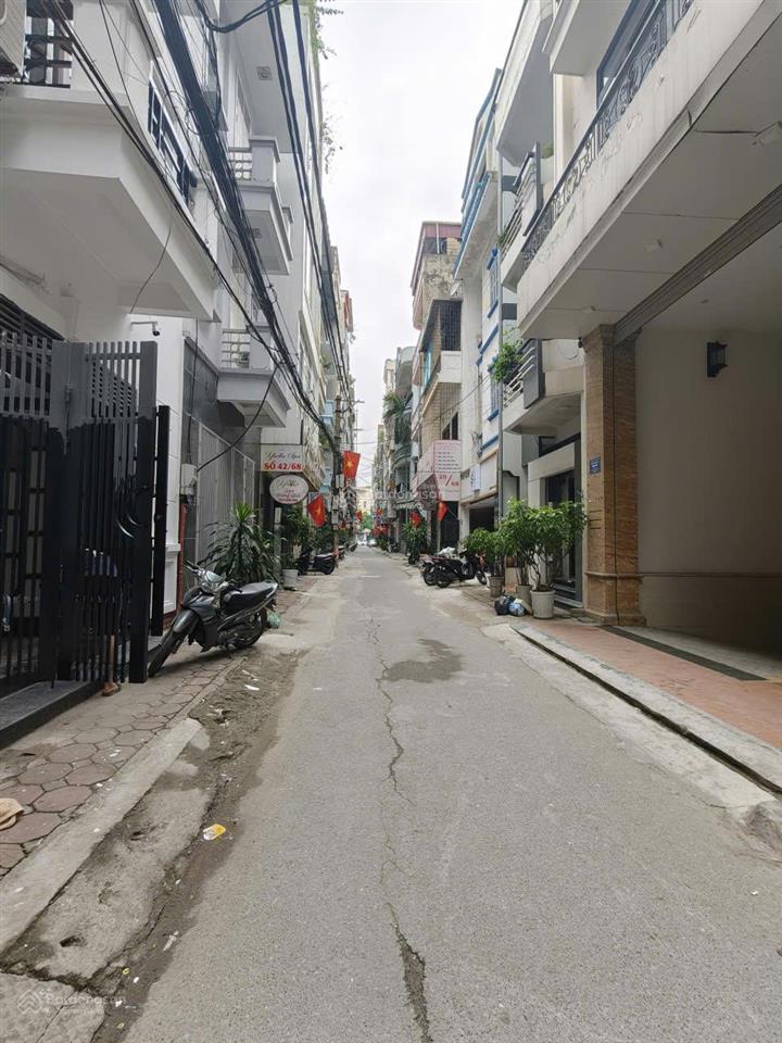 Cho thuê nhà mặt ngõ trung kính. dt 70m2, mt 5,2m.