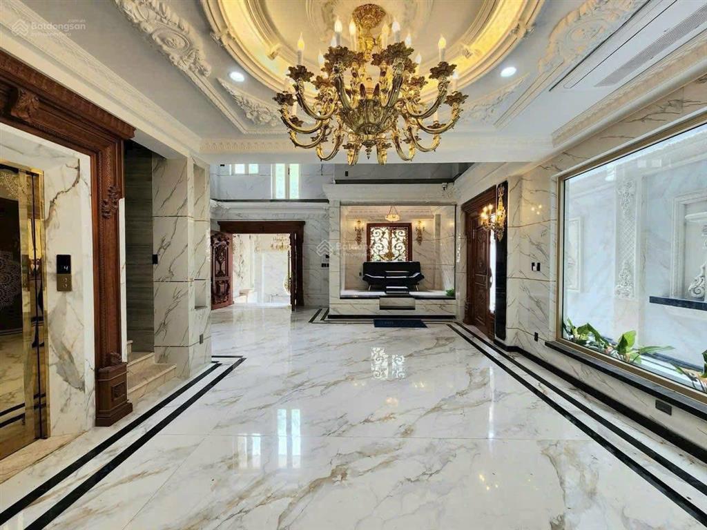 Biệt phủ khu tên lửa, đẹp, sang trọng, 10x20m, hầm+2.5 tấm, 47 tỷ tl. có thang máy. gần aeon, chợ