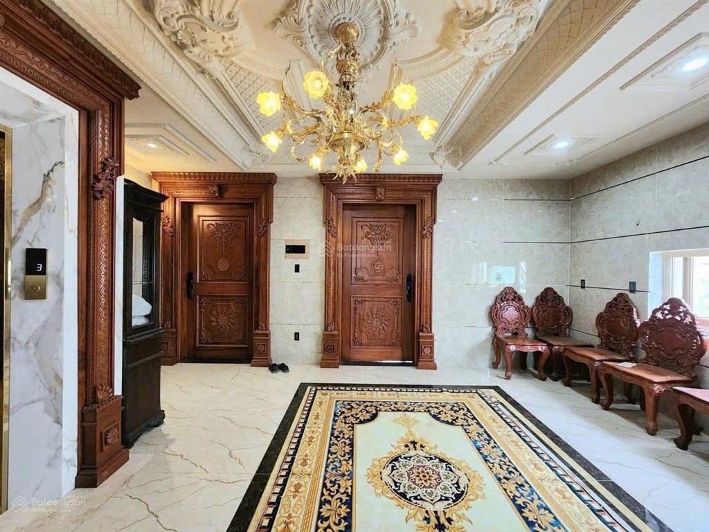 Biệt phủ khu tên lửa, đẹp, sang trọng, 10x20m, hầm+2.5 tấm, 47 tỷ tl. có thang máy. gần aeon, chợ