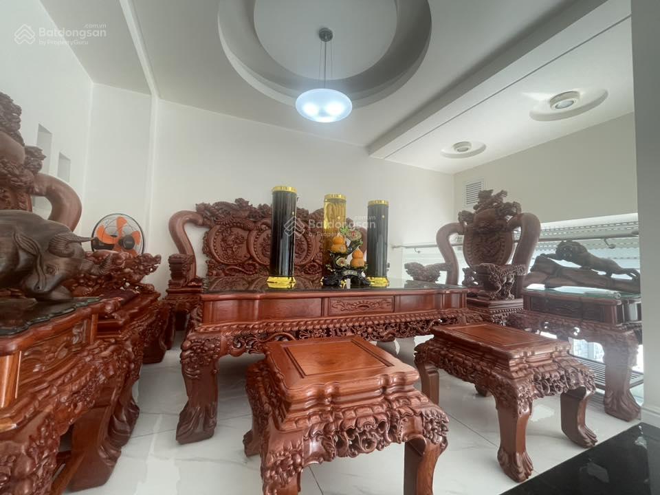 Biệt thự khu tên lửa. mt đường 32,dt 10x20 (200m2),hầm+3tấm, 26,5 tỷ tl.tặng hết nội thất. sát aeon