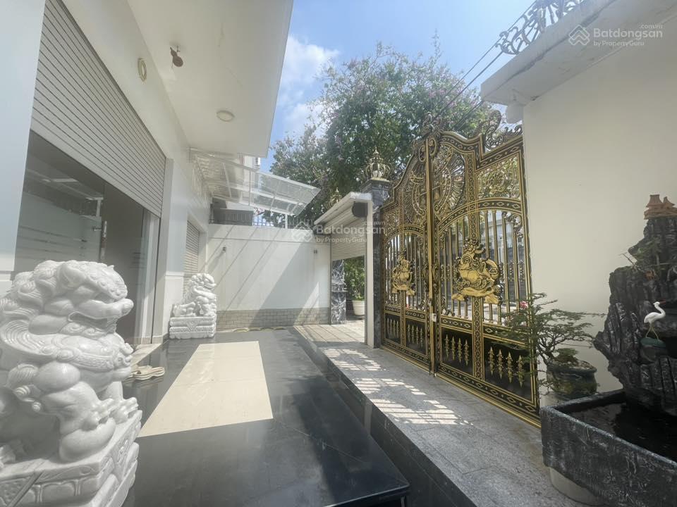 Biệt thự khu tên lửa. mt đường 32,dt 10x20 (200m2),hầm+3tấm, 26,5 tỷ tl.tặng hết nội thất. sát aeon