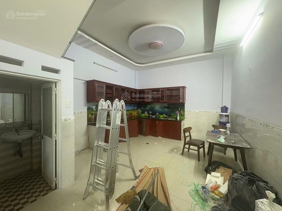 Nhà hẻm 6m, đường tỉnh lộ 10, dt 4.5x12m, 3,5 tấm, giá 12tr/th. 4pn,5wc.  0398 520 *** nga