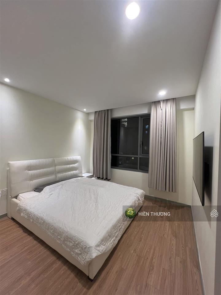 Chính chủ sang gấp căn hộ the gold view quận 4, dt 72m2, giá 3 tỷ 140 nội thất cơ bản, shr