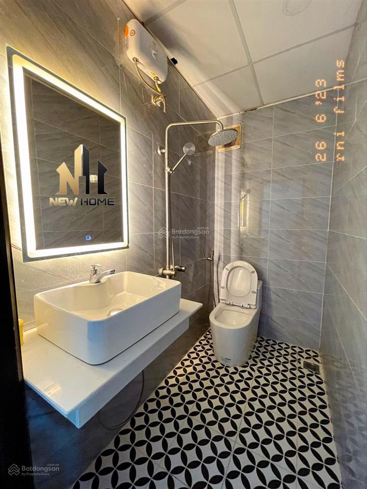 Cho thuê căn hộ tại trần phú q5, khu ít cho thuê, 2 phòng ngủ, thang máy, mặt tiền