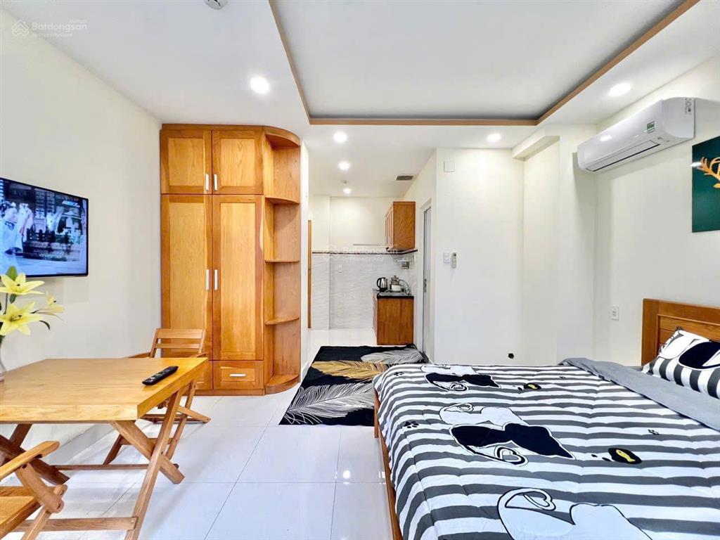 Cho thuê căn hộ tại lê văn sỹ q3, ban công, thang máy, đủ nội thất, giữ phòng qua lễ