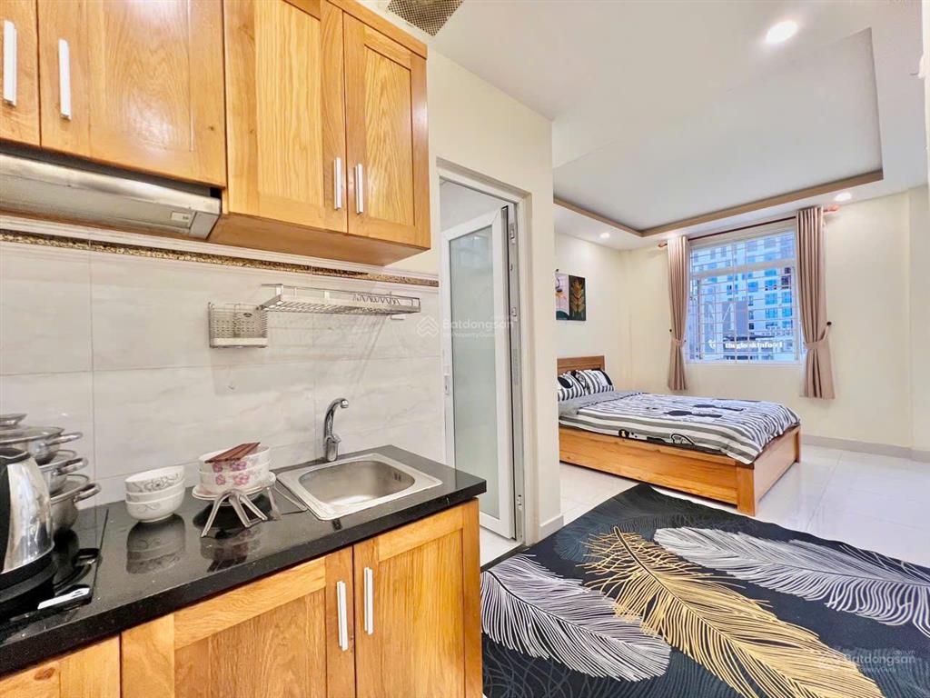 Cho thuê căn hộ tại lê văn sỹ q3, ban công, thang máy, đủ nội thất, giữ phòng qua lễ