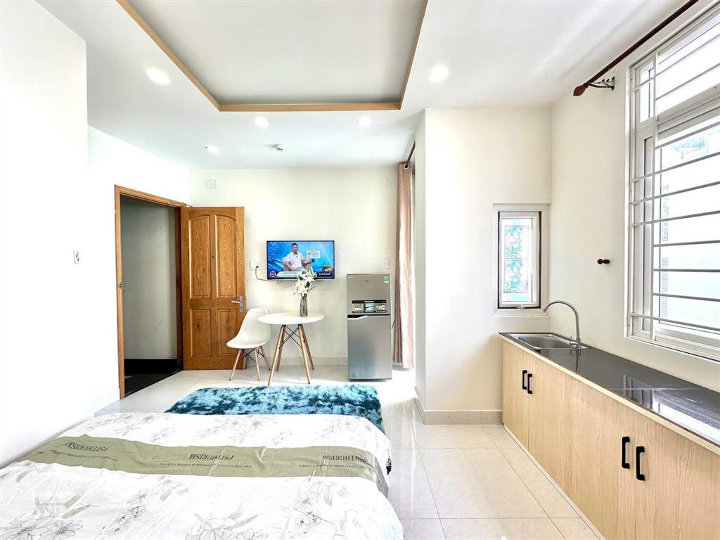 Cho thuê căn hộ tại lê văn sỹ q3, ban công, thang máy, đủ nội thất, giữ phòng qua lễ