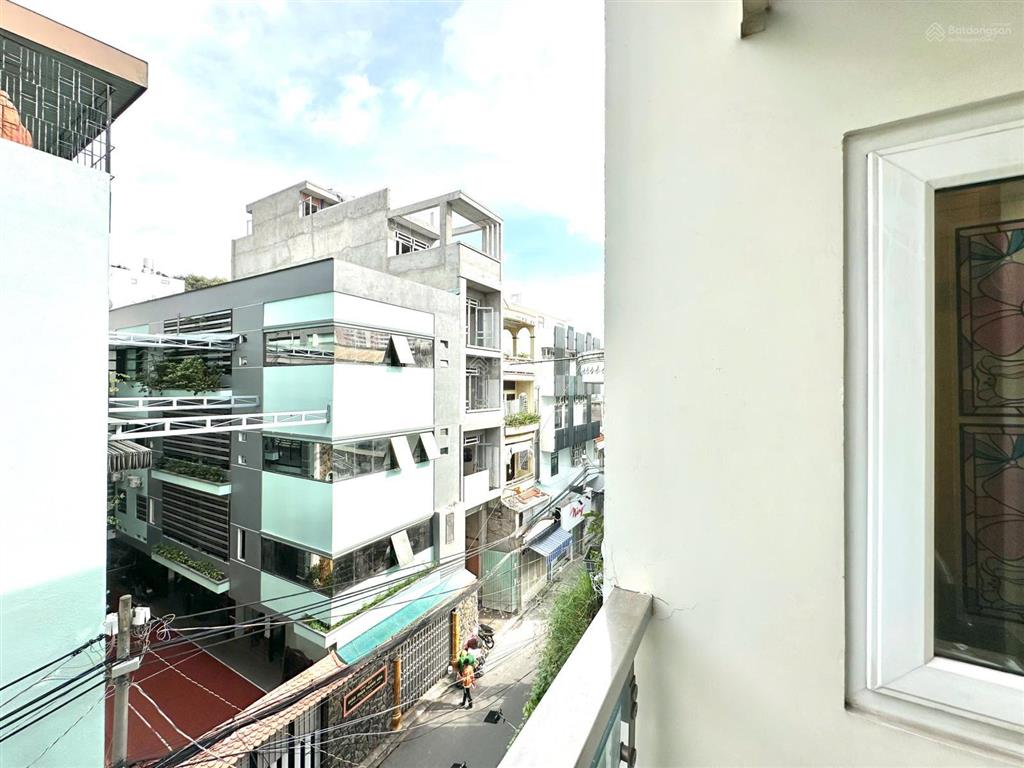 Cho thuê căn hộ tại lê văn sỹ q3, ban công, thang máy, đủ nội thất, giữ phòng qua lễ