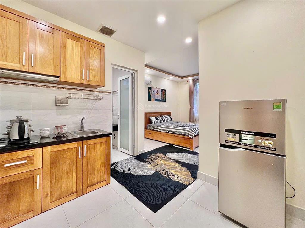 Cho thuê căn hộ tại lê văn sỹ q3, ban công, thang máy, đủ nội thất, giữ phòng qua lễ