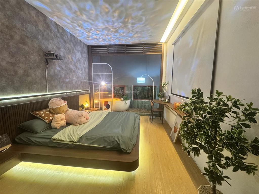 Cho thuê căn hộ đẹp, thoáng, đầy đủ đồ dùng, trung tâm quận 10