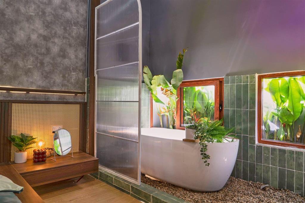 Cho thuê căn hộ đẹp, thoáng, đầy đủ đồ dùng, trung tâm quận 10