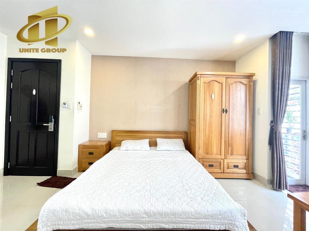 Cho thuê căn hộ quận 1, thang máy, cửa sổ thoáng, có dịch vụ dọn phòng hàng tuần