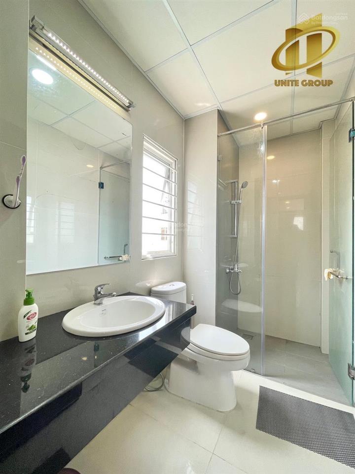 Cho thuê căn hộ quận 1, thang máy, cửa sổ thoáng, có dịch vụ dọn phòng hàng tuần