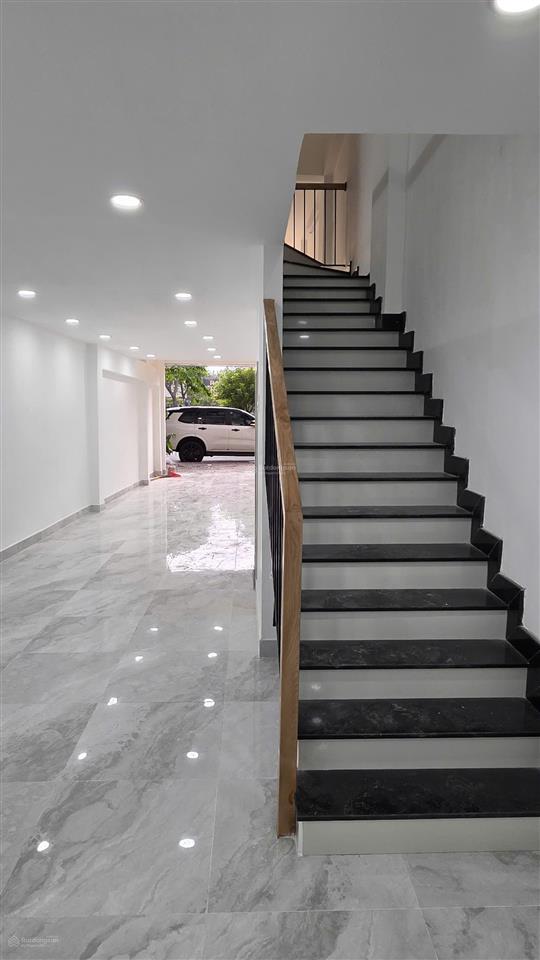 Bán nhà mặt tiền đường phạm văn đồng, nhà mới vào ở ngay