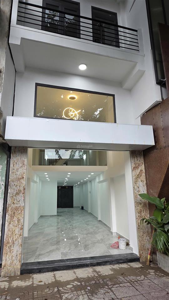 Bán nhà mặt tiền đường phạm văn đồng, nhà mới vào ở ngay