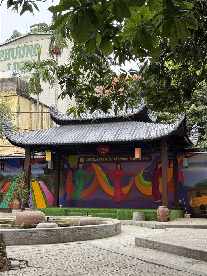 Bán lô đất 40m sổ ngay làng lụa vạn phúc  mặt tiền kd gần 4m  giá chỉ 7tỷ5  ngõ nông sát phố.