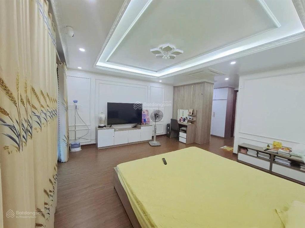 Giảm chào hơn 2 tỷ  cần bán gấp căn lk lacasta văn phú ngay tháp đồng hồ  dt 75m.