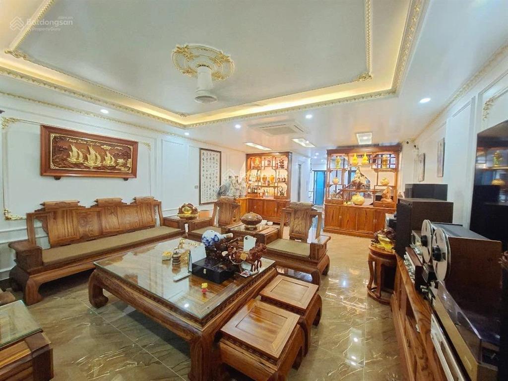 Giảm chào hơn 2 tỷ  cần bán gấp căn lk lacasta văn phú ngay tháp đồng hồ  dt 75m.