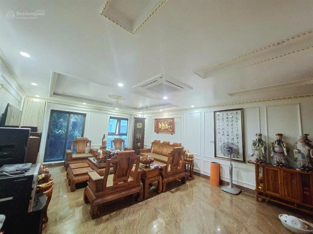 Giảm chào hơn 2 tỷ  cần bán gấp căn lk lacasta văn phú ngay tháp đồng hồ  dt 75m.