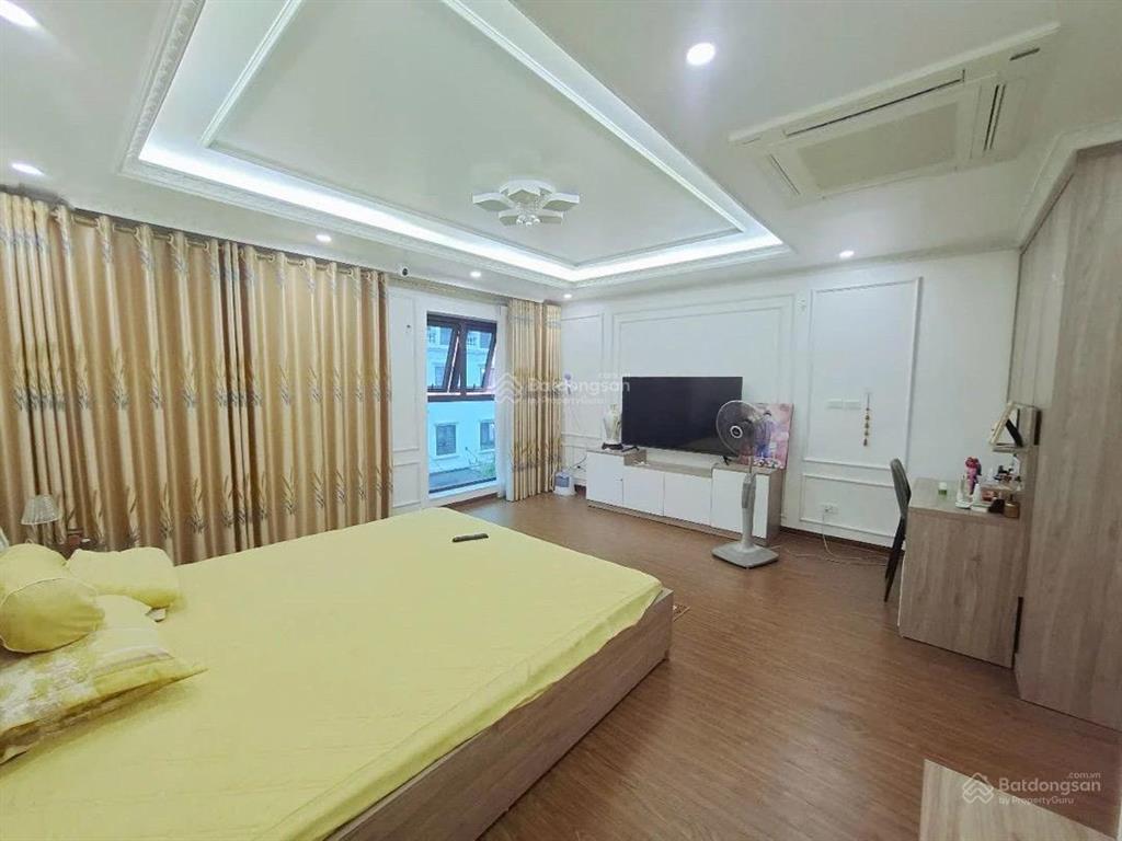 Giảm chào hơn 2 tỷ  cần bán gấp căn lk lacasta văn phú ngay tháp đồng hồ  dt 75m.