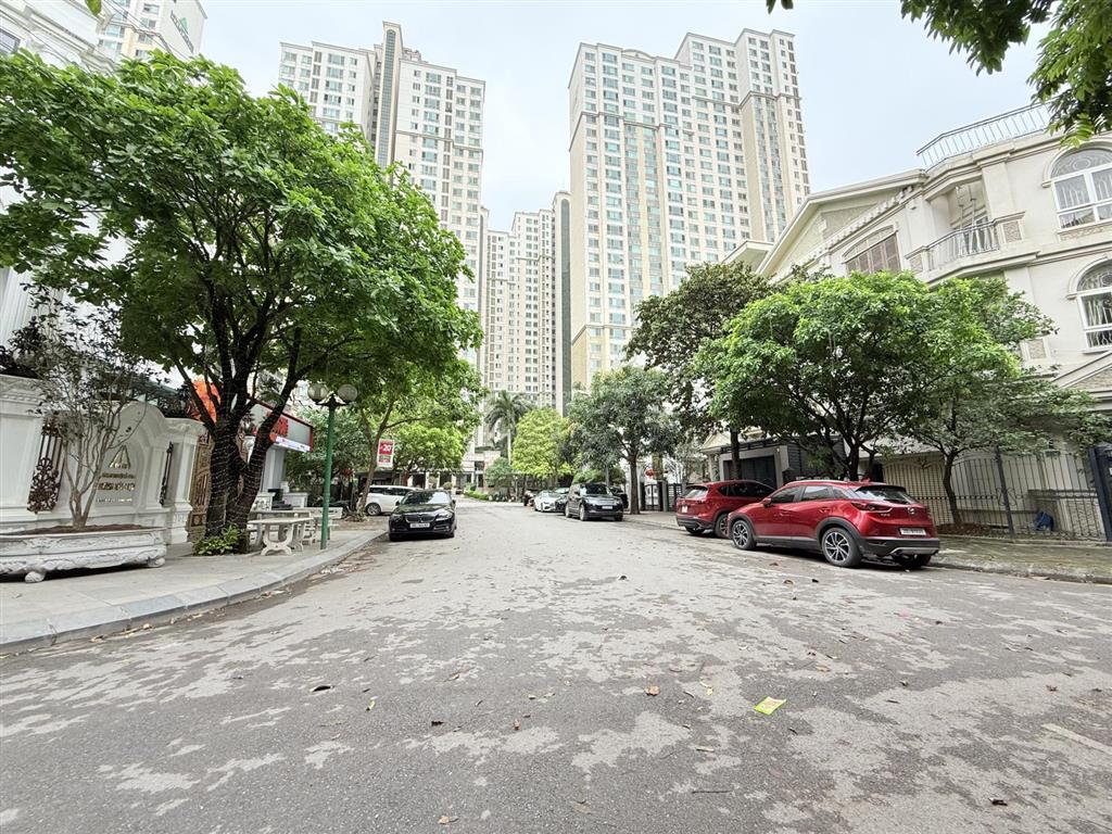 Bán nhà liền kề  dv tại nguyễn văn lộc  57m x 5 tầng  mt kinh doanh hơn 6m vỉa hè rộng nhất khu