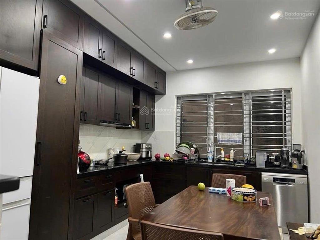 Bán nhà phùng hưng ngay cầu trắng hà đông với dt sổ lên tới 75m2nhà 5 tầngoto vào tận cửa  13ty2