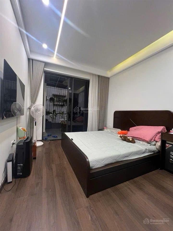 Bán nhà phùng hưng ngay cầu trắng hà đông với dt sổ lên tới 75m2nhà 5 tầngoto vào tận cửa  13ty2