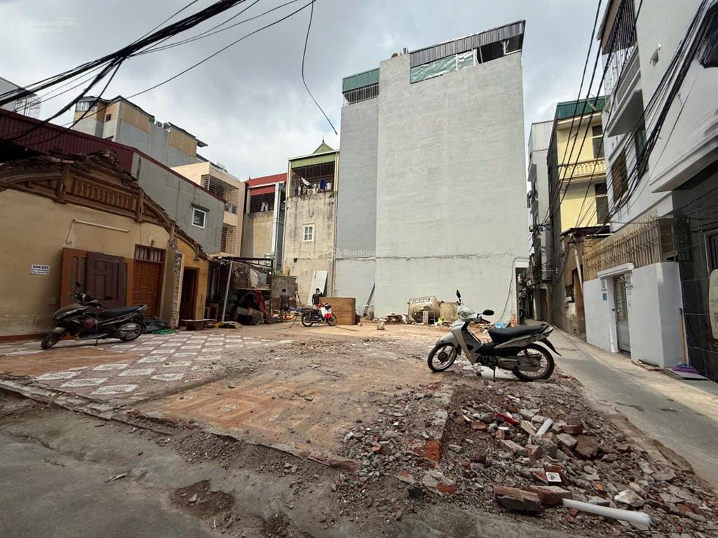 Chỉ 10tỷ  lô góc gần 60m sổ  ngay cuối tô hiệu văn quán  gần ngay ga quang trung ngõ to như phố