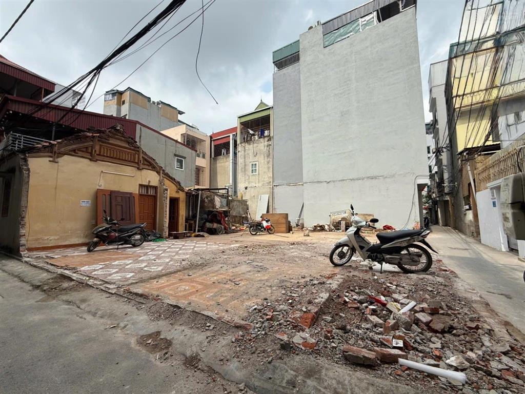 Chỉ 10tỷ  lô góc gần 60m sổ  ngay cuối tô hiệu văn quán  gần ngay ga quang trung ngõ to như phố