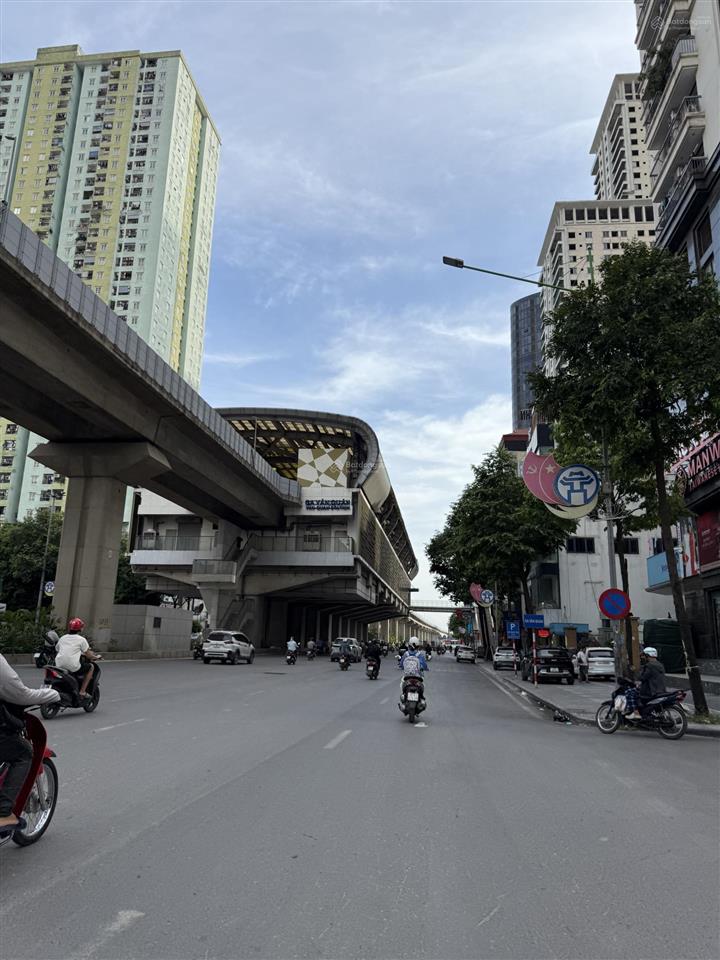 Bán nhà mp mỗ lao  hơn 12ty  ngay chân chung cư kepler land  40m2 x 5 tầng thang máy  oto tránh