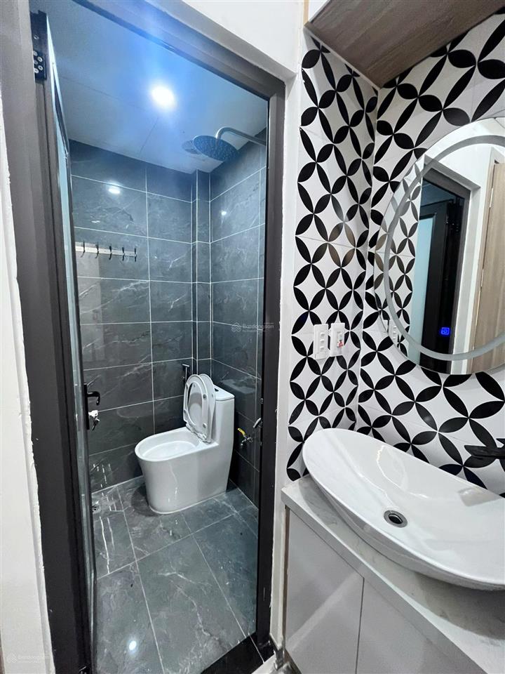 Bán nhà phân lô ngay nguyễn thái học  chỉ hơn 5 tỷ 5 tầng full đồ gần bệnh viện đa khoa hà đông