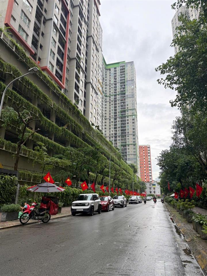Bán nhà mỗ lao, cạnh ngay kđt làng việt kiều châu âu  45m2 x 5t thang máy  oto kinh doanh  12ty6