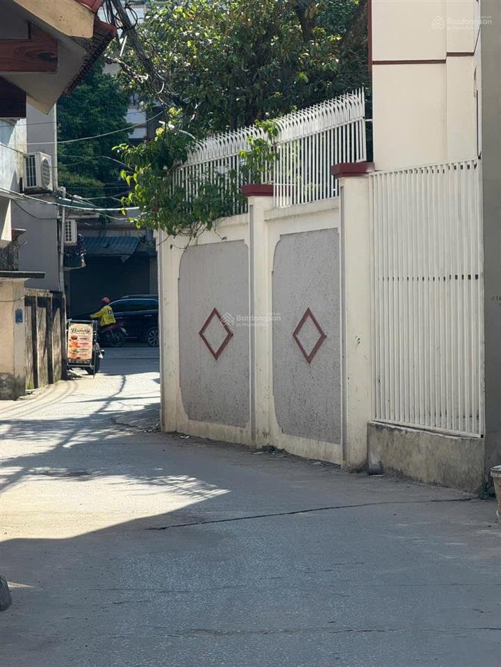 Bán lô đất 67m2 ngay cầu trắng | phùng hưng chỉ hơn 100tr/m2  ngõ ba gác  cách đường oto tải 20m