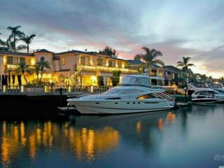 Biệt thự 2 mặt tiền đẳng cấp đường nguyễn văn hưởng có bến du thuyền  2000m2  3 tầng  320 tỷ