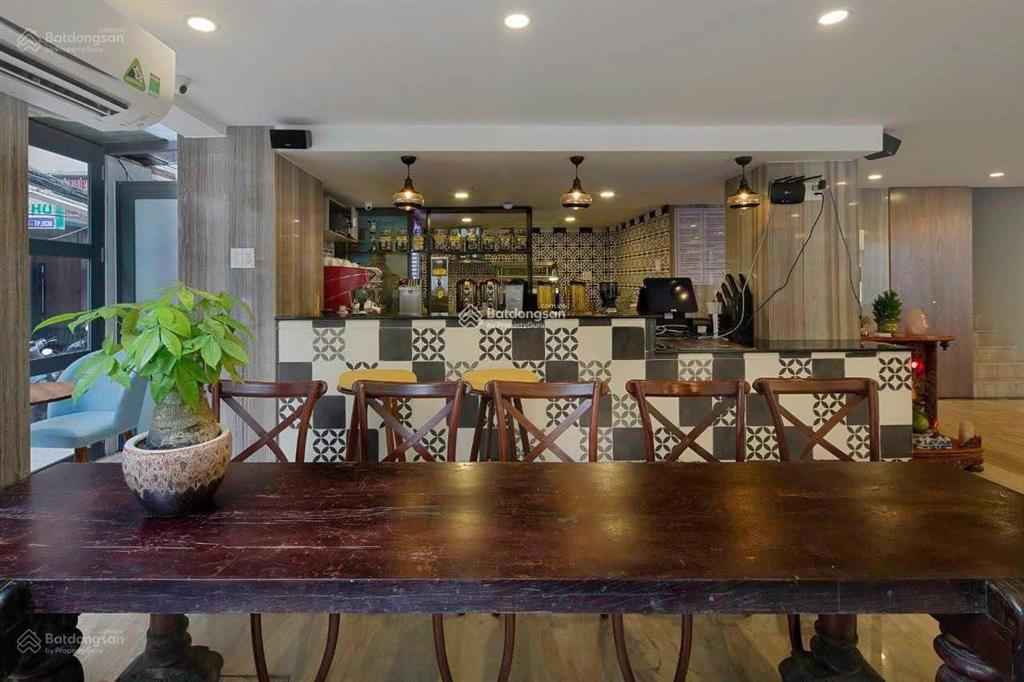 Siêu vị trí  bán nhà góc 2 mt trần hưng đạo  dt 8 x 18m  5 tầng  hđt 180 triệu  giá 55 tỷ