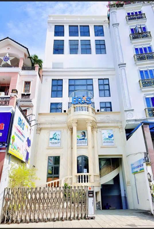 Giảm 20 tỷ bán nhà mặt tiền nguyễn gia trí cực đẹp dt 9 x20m  5 tầng hđt 150tr/tháng giá 63 tỷ