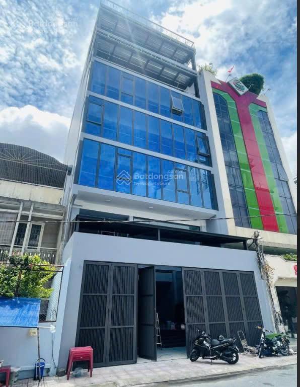 Giảm 20 tỷ bán nhà mặt tiền nguyễn gia trí cực đẹp dt 9 x20m  5 tầng hđt 150tr/tháng giá 63 tỷ