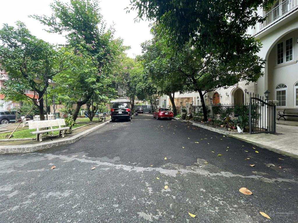 Biệt thự đẹp  khu compound vip ngay sân bay tân sơn nhất  dt 15 x 29m  3 tầng  giá 85 tỷ