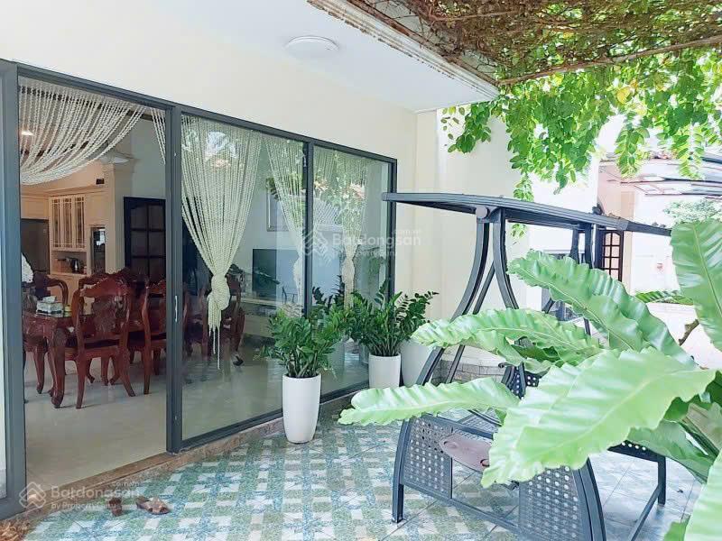 Biệt thự đẹp  khu compound vip ngay sân bay tân sơn nhất  dt 15 x 29m  3 tầng  giá 85 tỷ