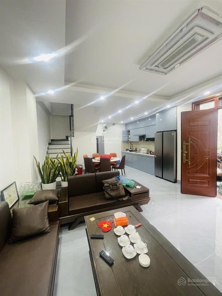Cần bán gấp nhà gần kđt vin diện tích 46m2 dân xây 4 tầng, full nội thất, ô tô đỗ cổng, giá 4 tỷ 75