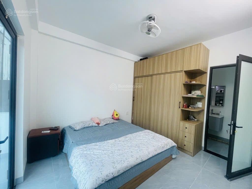 Cần bán gấp nhà gần kđt vin diện tích 46m2 dân xây 4 tầng, full nội thất, ô tô đỗ cổng, giá 4 tỷ 75