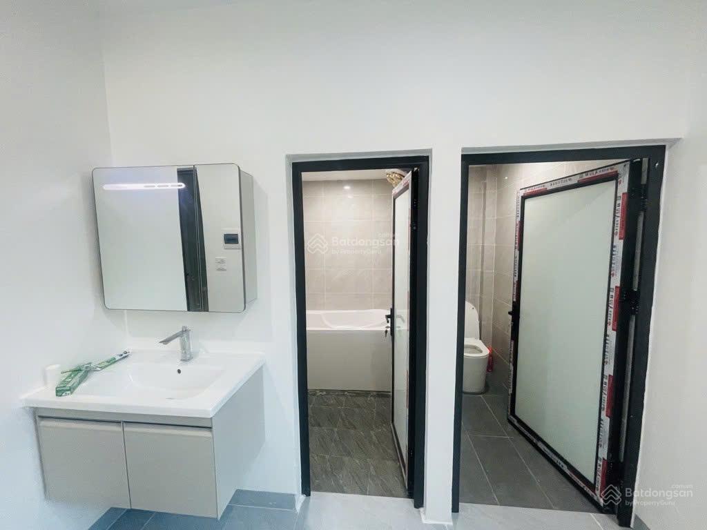 Cần bán gấp nhà gần kđt vin diện tích 46m2 dân xây 4 tầng, full nội thất, ô tô đỗ cổng, giá 4 tỷ 75
