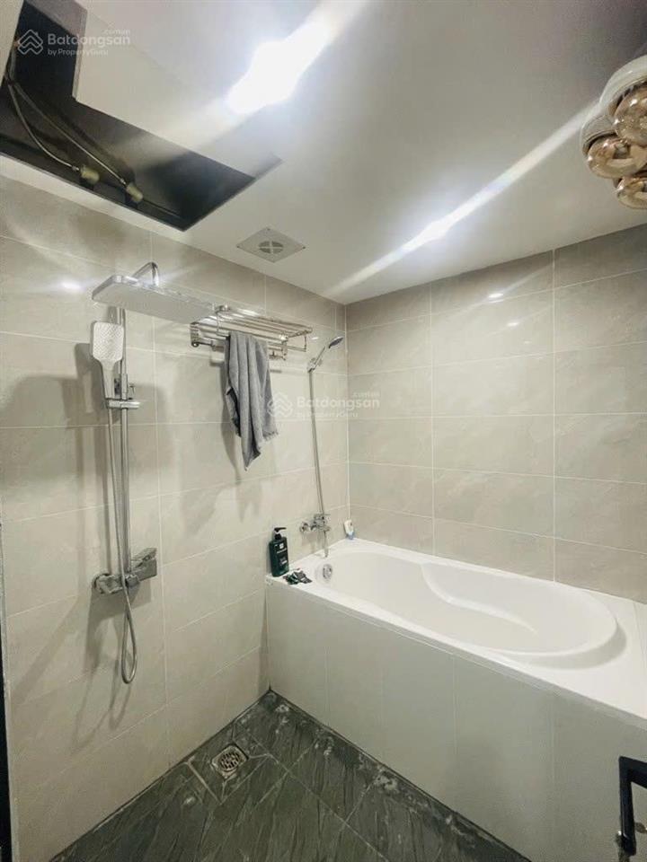 Cần bán gấp nhà gần kđt vin diện tích 46m2 dân xây 4 tầng, full nội thất, ô tô đỗ cổng, giá 4 tỷ 75