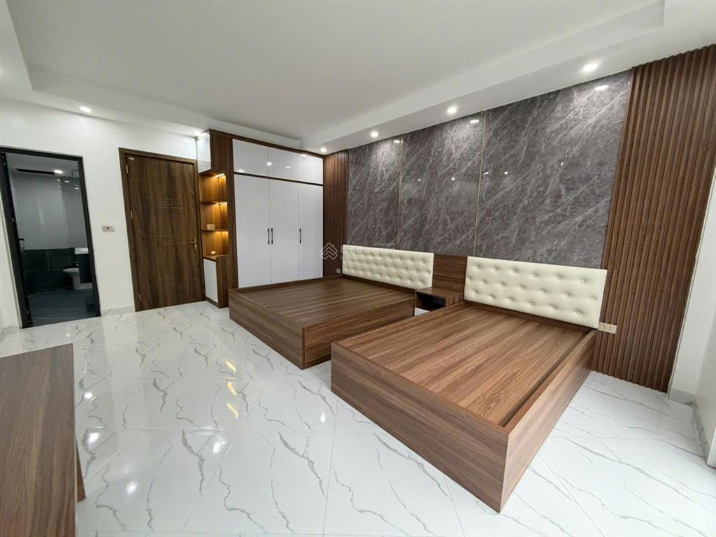 Cần bán nhà gấp gần kđt vin tây mỗ, ô tô đỗ, tránh, nhà 7 tầng thang máy, dt 40m2, giá bán 7 tỷ