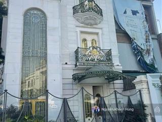 Bán biệt thự kđt thành phố giao lưu, dt 235m2, thang máy, 2 mặt phố, nở hậu, ở và kinh doanh